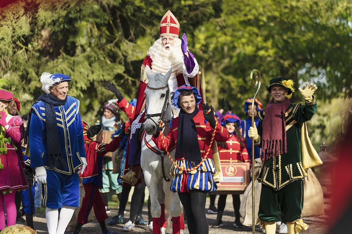 De Grote Sinterklaasfilm en de vliegende pieten
